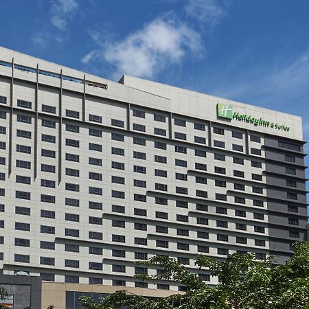 Holiday Inn & Suites Makati By Ihg Makati City Екстер'єр фото Holiday Inn Express in Cebu, Philippines