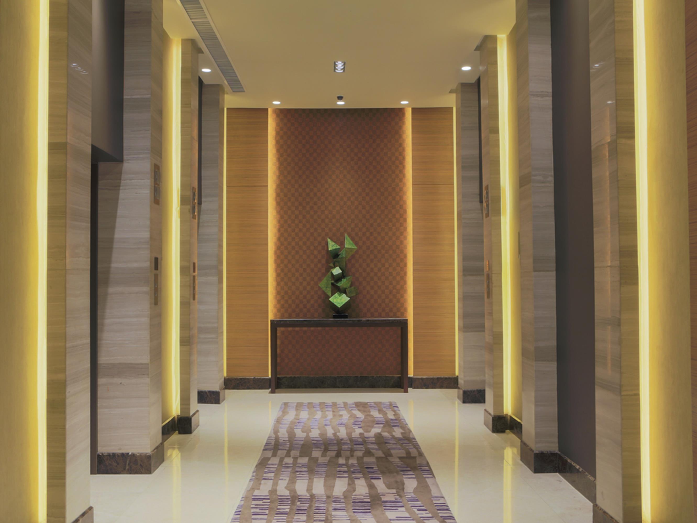 Holiday Inn & Suites Makati By Ihg Makati City Екстер'єр фото The interior of the hotel