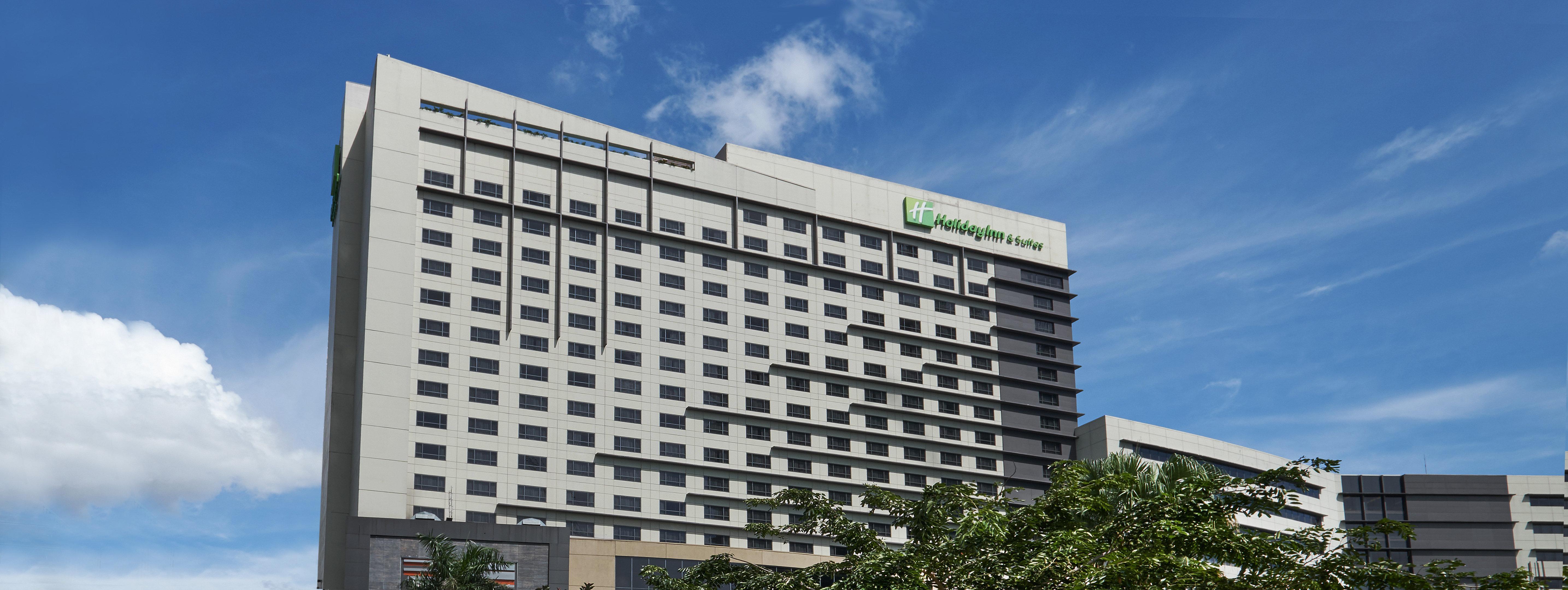 Holiday Inn & Suites Makati By Ihg Makati City Екстер'єр фото Holiday Inn Express in Cebu, Philippines