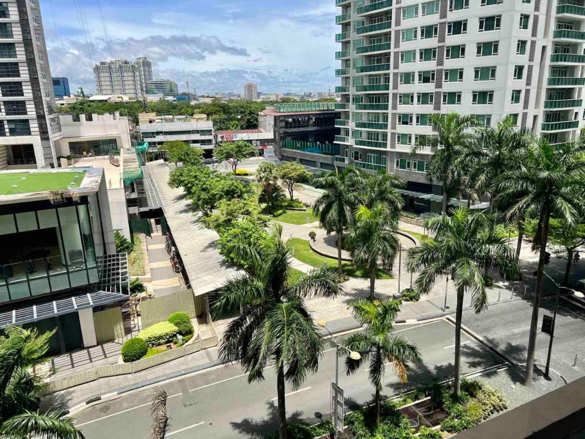 Holiday Inn & Suites Makati By Ihg Makati City Екстер'єр фото Rockwell Center