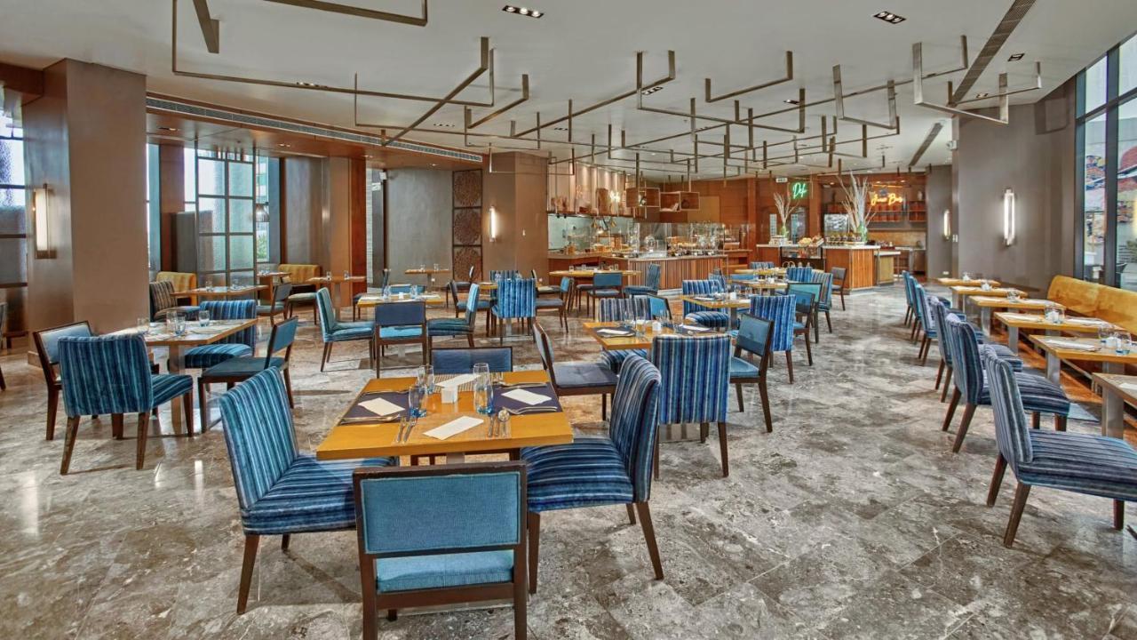 Holiday Inn & Suites Makati By Ihg Makati City Екстер'єр фото The restaurant