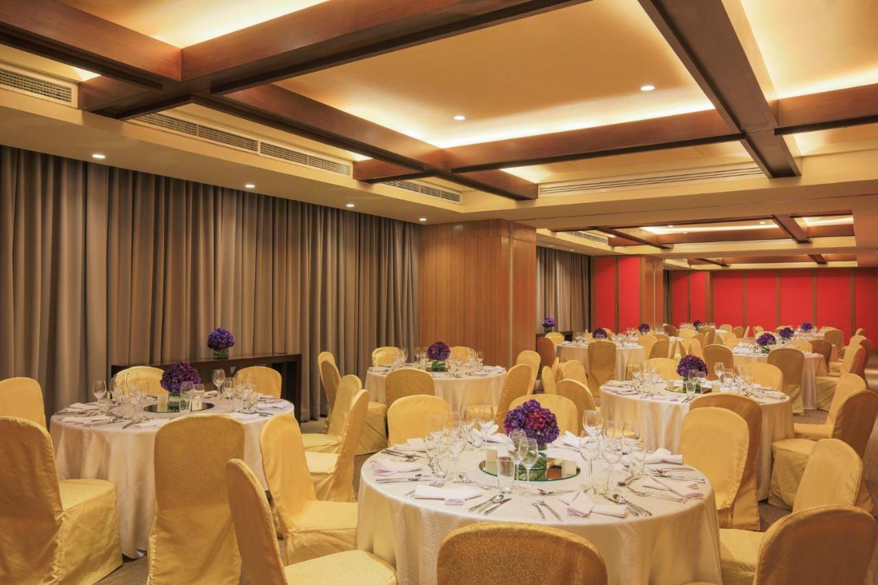 Holiday Inn & Suites Makati By Ihg Makati City Екстер'єр фото The ballroom