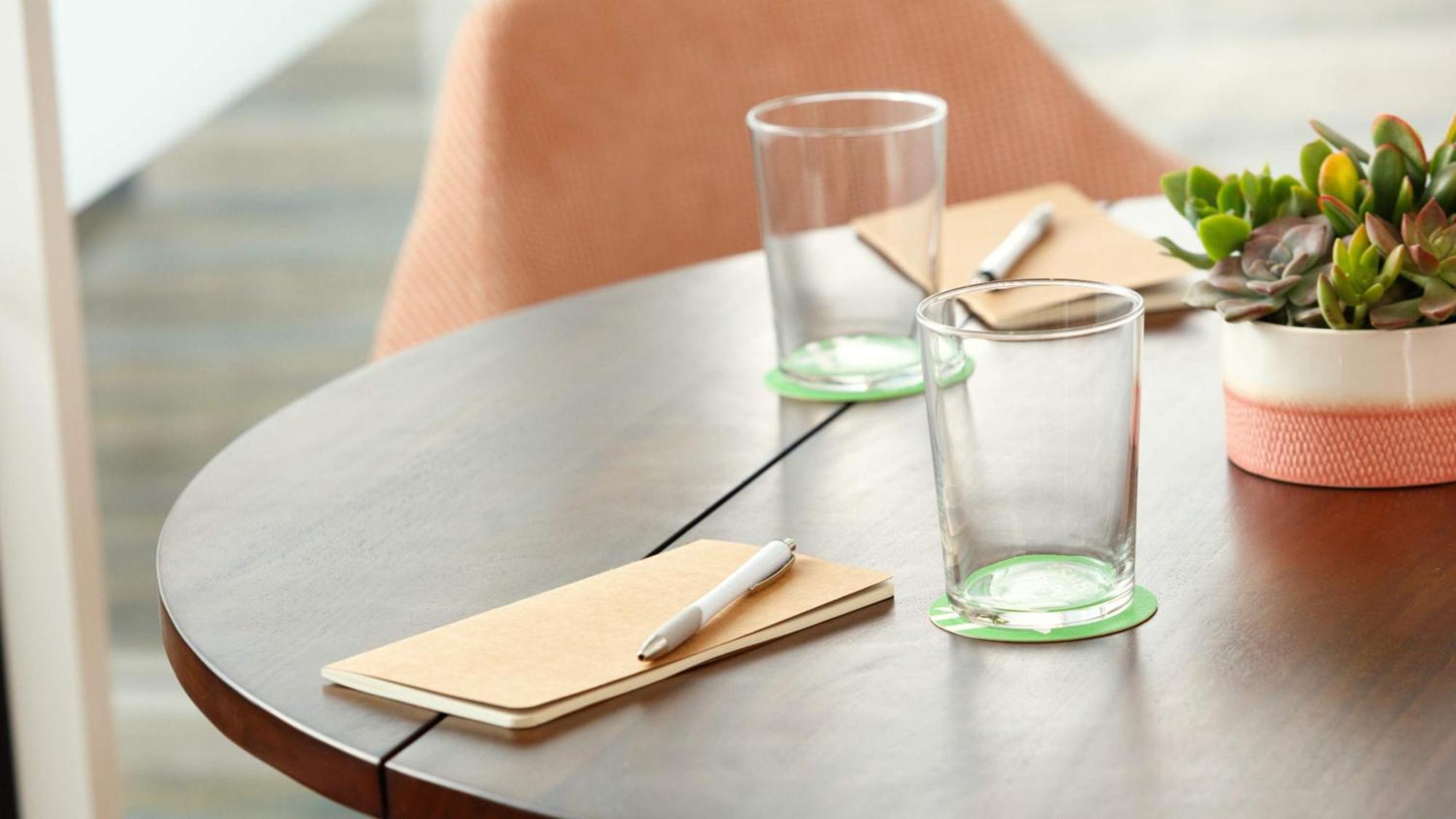 Holiday Inn & Suites Makati By Ihg Makati City Екстер'єр фото Drink coasters