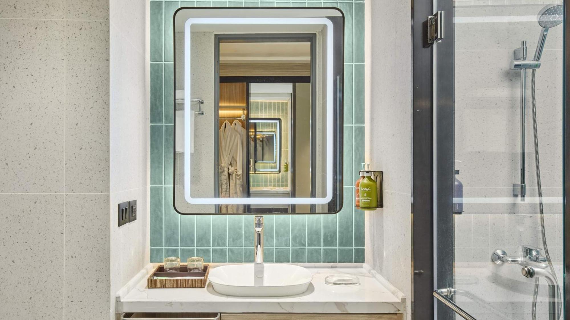 Holiday Inn & Suites Makati By Ihg Makati City Екстер'єр фото