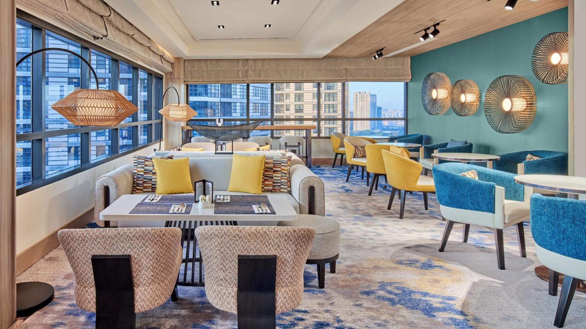 Holiday Inn & Suites Makati By Ihg Makati City Екстер'єр фото