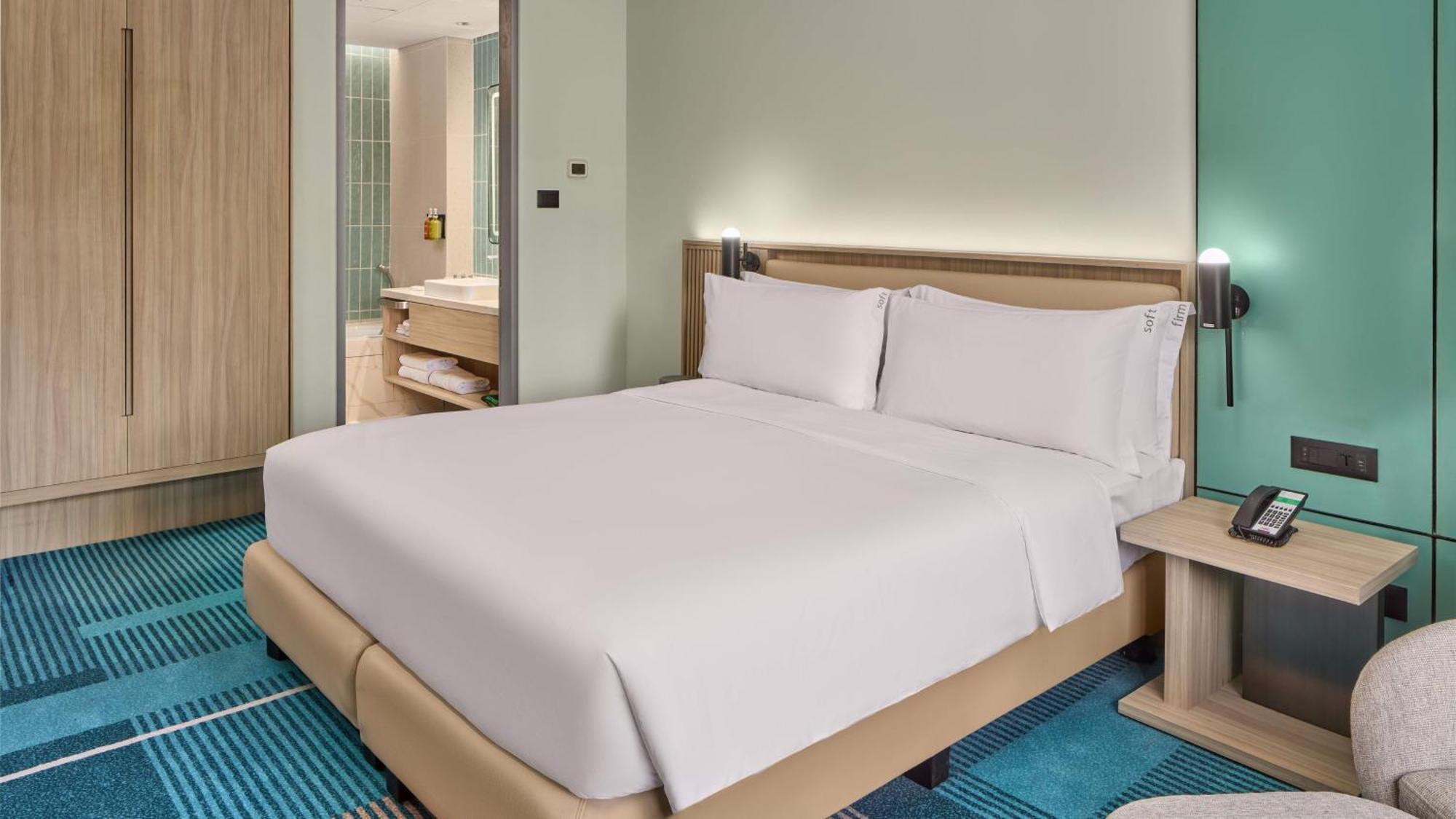 Holiday Inn & Suites Makati By Ihg Makati City Екстер'єр фото